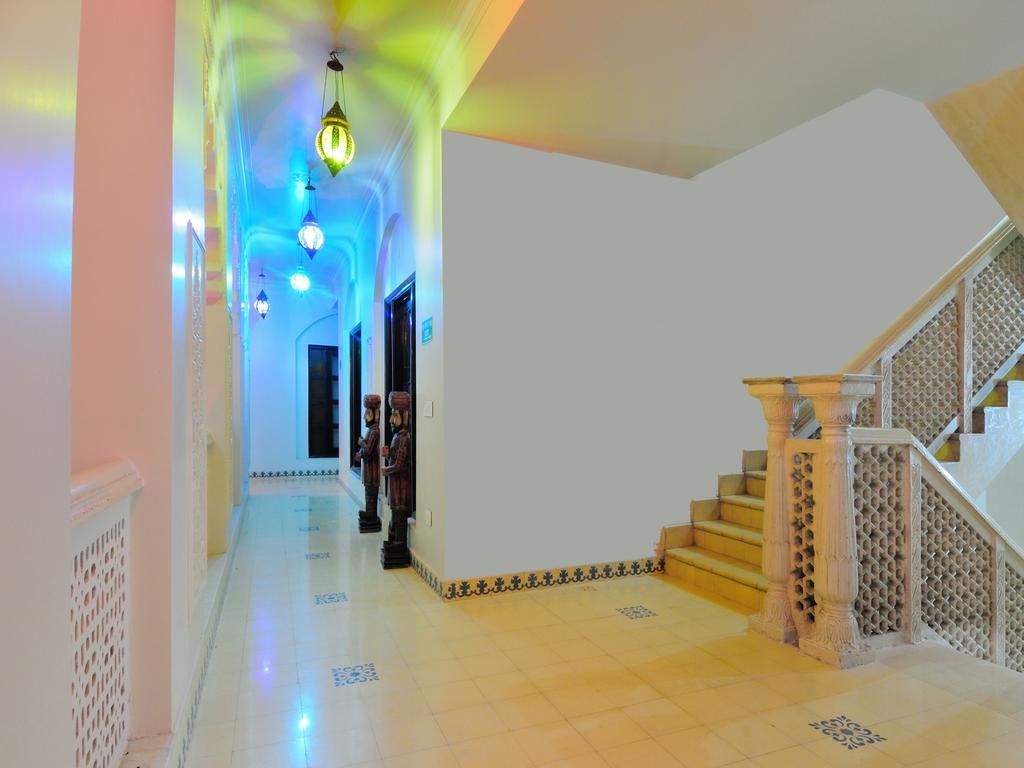 Staybook-Jyoti Mahal A Heritage Hotel Ню Делхи Екстериор снимка