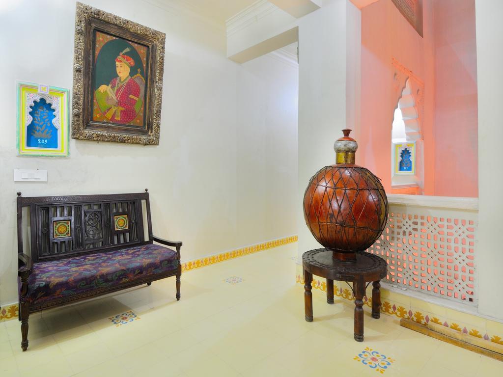 Staybook-Jyoti Mahal A Heritage Hotel Ню Делхи Екстериор снимка